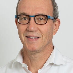 Dr. Luc Van den Bossche